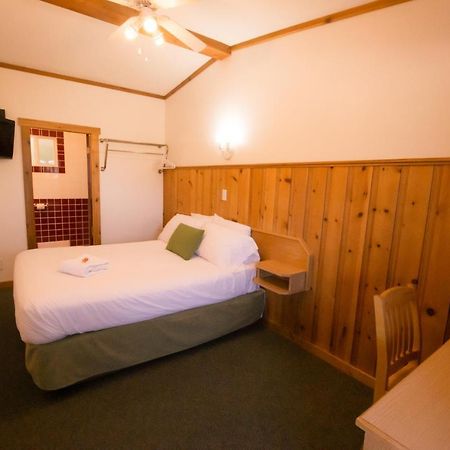 Gateway Motel Radium Hot Springs Extérieur photo