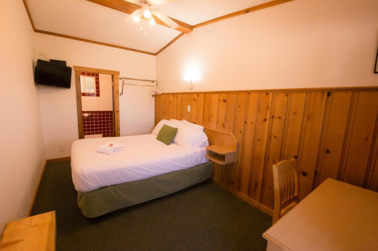 Gateway Motel Radium Hot Springs Extérieur photo