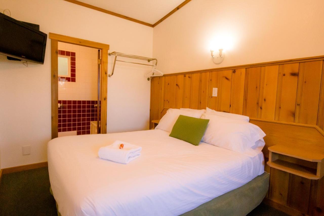 Gateway Motel Radium Hot Springs Extérieur photo