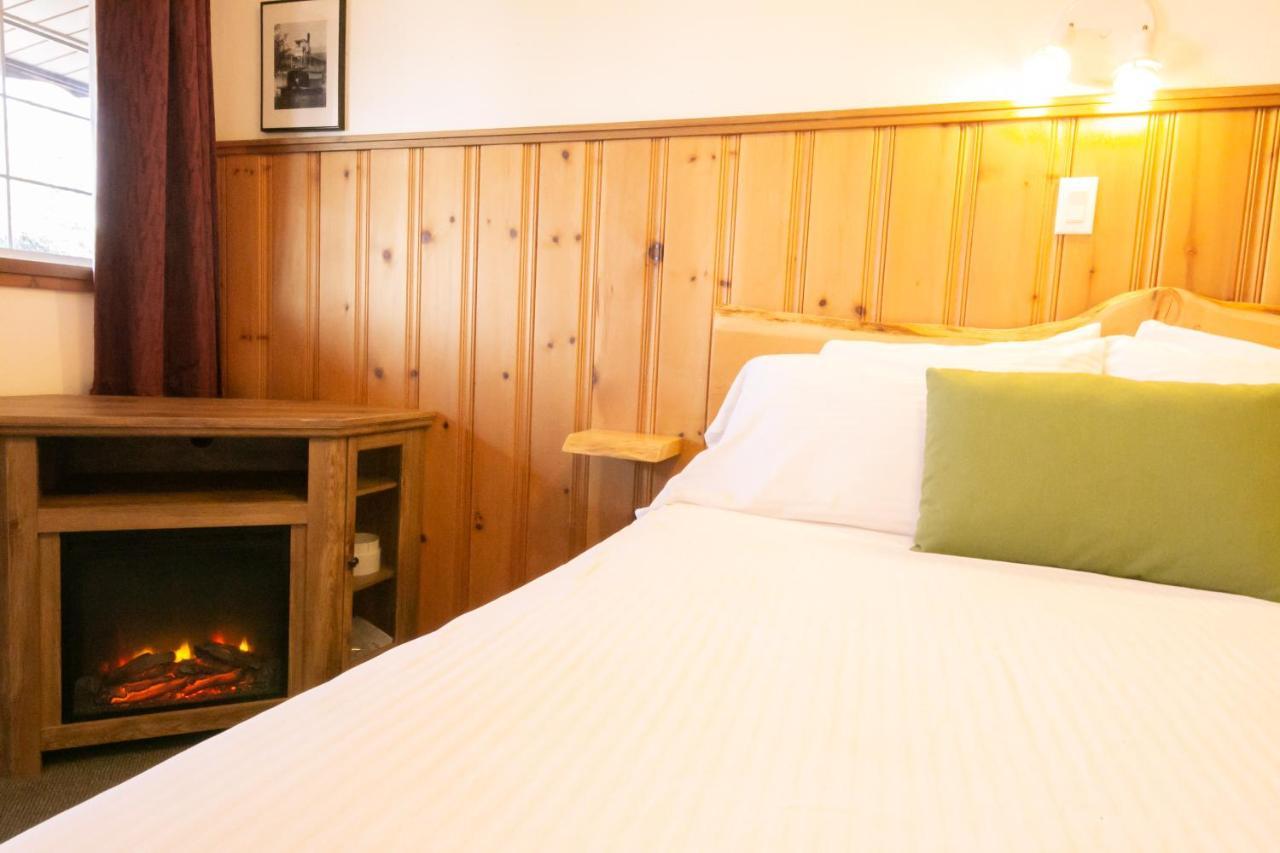 Gateway Motel Radium Hot Springs Extérieur photo