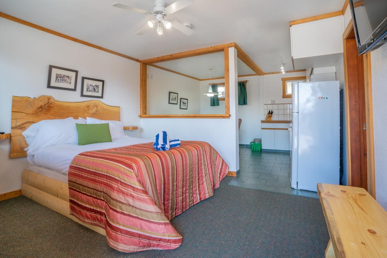 Gateway Motel Radium Hot Springs Extérieur photo